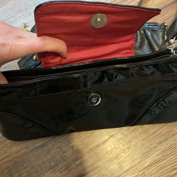 Two clutches - Picture 2 of 5